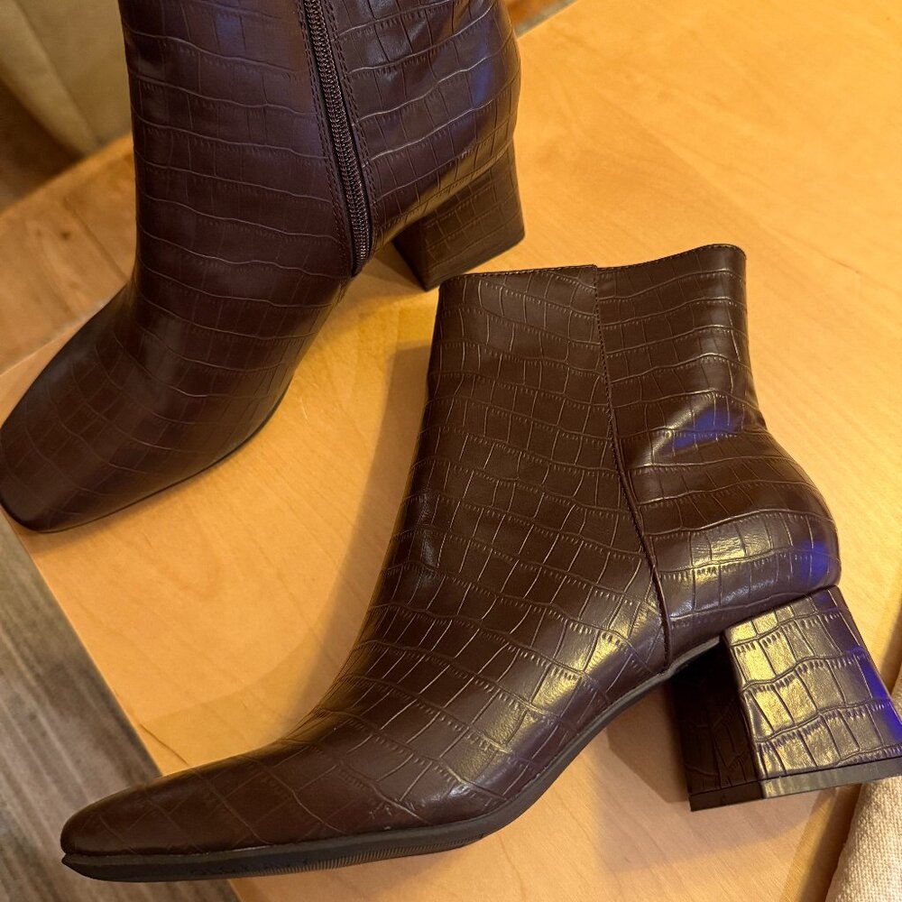 Old Navy Brown Crocodile Booties